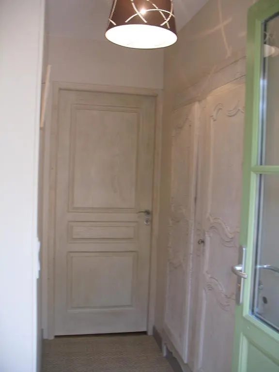 Bed & Breakfast Domaine Gilles Coperet- Artisan-Vigneron- Chambres D'Hotes Les Glycines - France